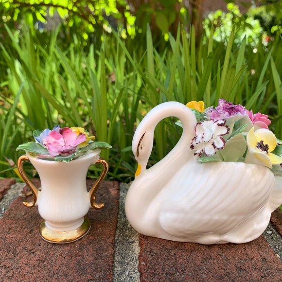 Royal Adderley Swan w/ Flower Bouquet and Sandford Vase (2pcs), Fine Bone China - Picture 3 of 4